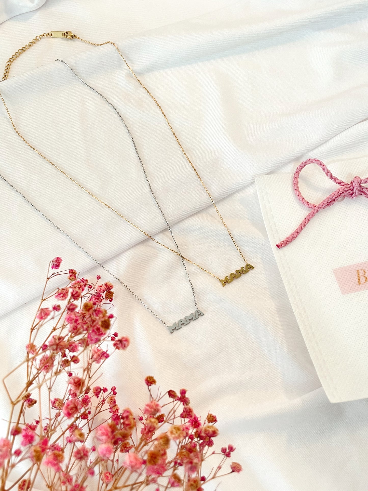 MAMÁ Gold Necklace