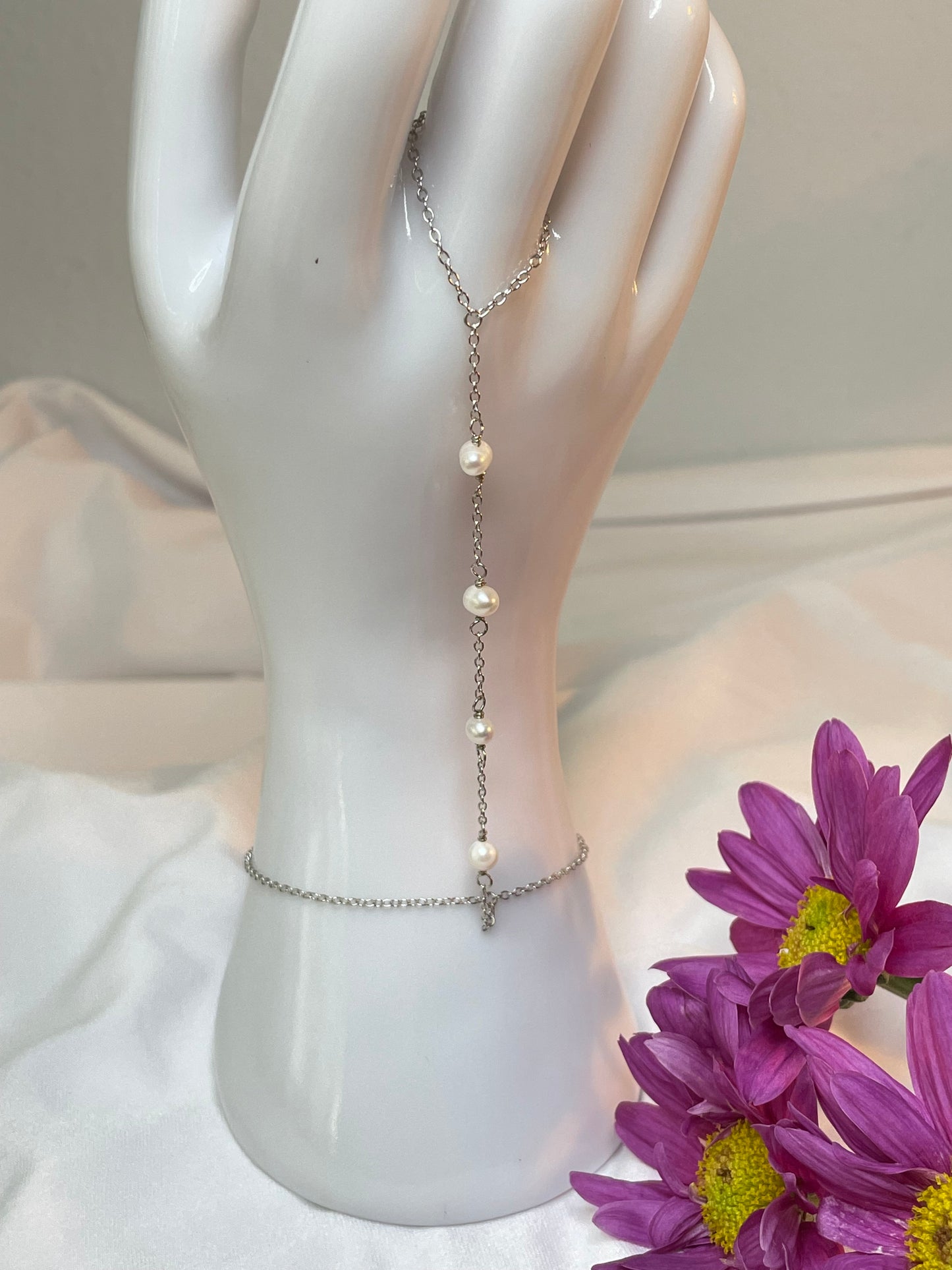 Adeline Hand-chain (Silver)