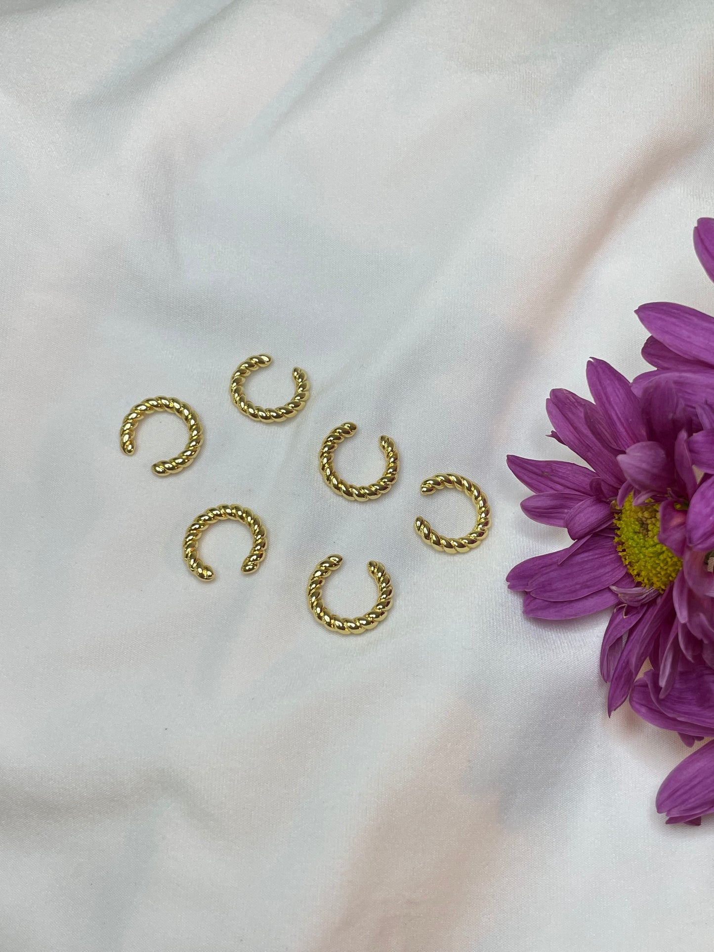 Twist Earcuff Gold